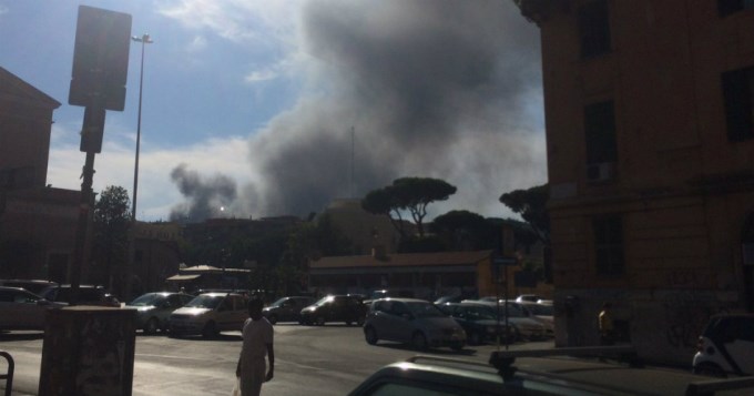 Humo negro caus&oacute; p&aacute;nico en el Vaticano