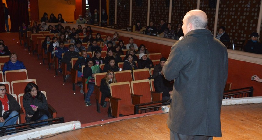  La capacitaci&oacute;n sobre violencia de g&eacute;nero entre ni&ntilde;os, adolescentes y j&oacute;venes tuvo una exitosa convocatoria