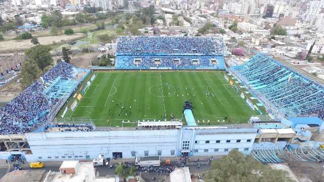 Hinchas escracharon el estadio de Belgrano tras la llegada de Bernardi 
