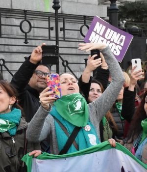 Madres de v&iacute;ctimas de femicidio le marcaron la cancha a militantes pro aborto