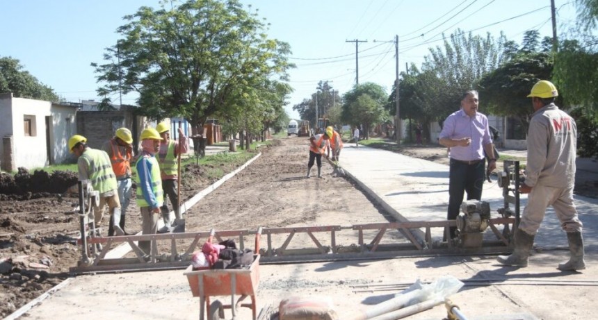 AVANCES EN LA PAVIMENTACI&Oacute;N DE LA CALLE ANTONINO TABOADA