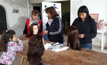 Se dictan talleres gratuitos de peluquer&iacute;a y tejido    