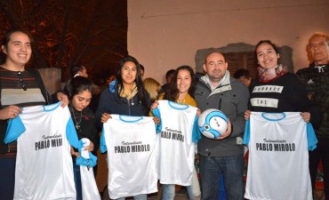 Mirolo dialog&oacute; con vecinos y entreg&oacute; camisetas a equipos del barrio Palermo