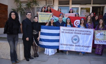 Con una intervenci&oacute;n urbana se promocion&oacute; el 1&ordm; Festival Internacional de Danzas del Mundo