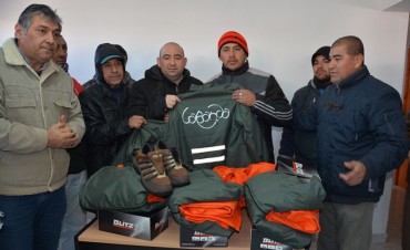El intendente Mirolo entreg&oacute; indumentaria a personal del Obrador Mishqui Mayu