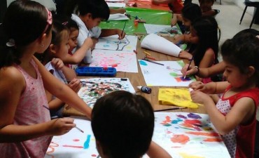 Realizan una exposici&oacute;n de dibujos infantiles en la Direcci&oacute;n de Cultura