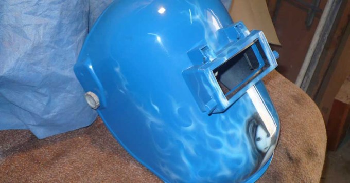 Cay&oacute; el s&aacute;tiro de la m&aacute;scara de soldar