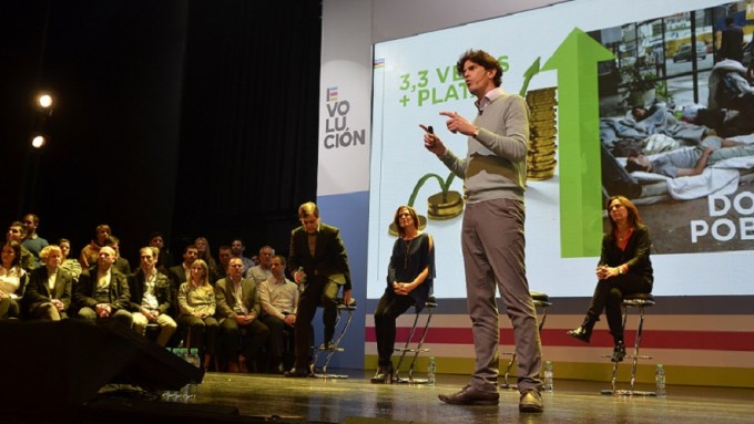 Lousteau, "palo y palo" contra el PRO