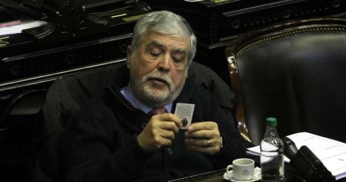 Piden indagatoria, desafuero y detenci&oacute;n para De Vido