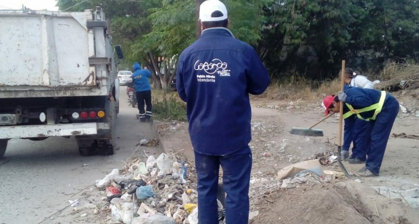 Realizan trabajos de higiene y colocaci&oacute;n de nuevos contenedores en varios sectores