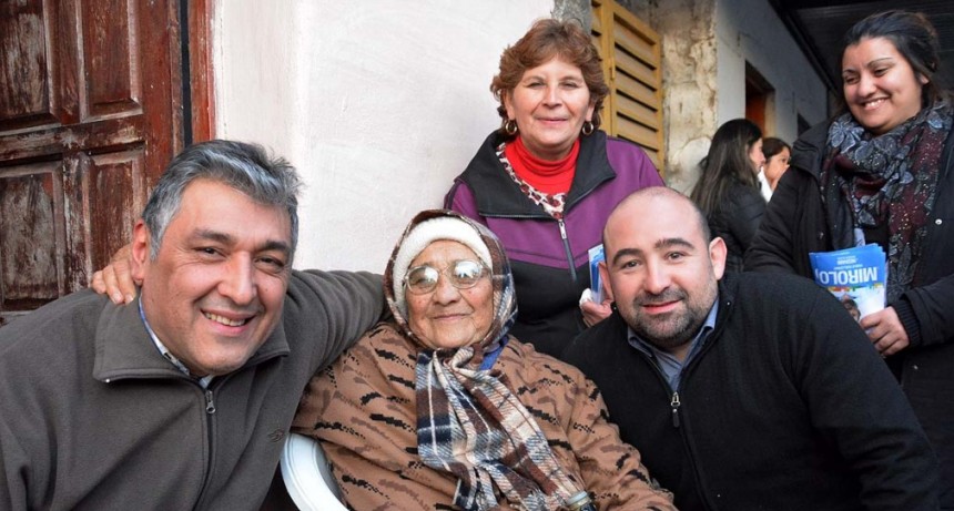 Mirolo y Nediani recibieron el apoyo de la gente en los barrios Villa Anita y Quilmes