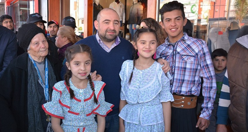  El espect&aacute;culo &ldquo;S&aacute;bado de Fiesta&rdquo; fue todo un &eacute;xito en el centro bande&ntilde;o