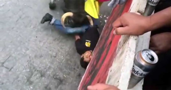 Sangriento video: toro lo degoll&oacute; de una cornada