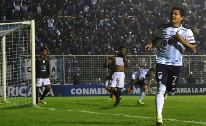 Con un "Pulga" brillante, el Decano gole&oacute; y avanza en la Copa  