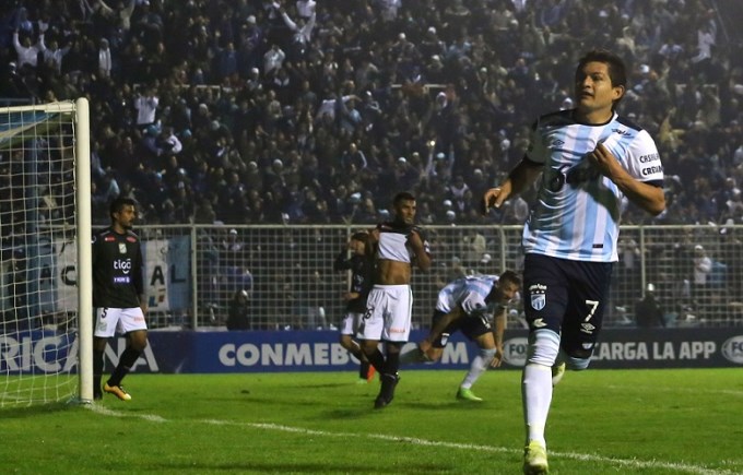 El Decano pic&oacute; al Rojo y qued&oacute; en ventaja para la vuelta