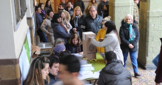 Presidenta de mesa fue al ba&ntilde;o y se llev&oacute; la urna