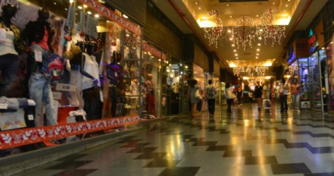 Ventas en shoppings y supermercados siguen en baja