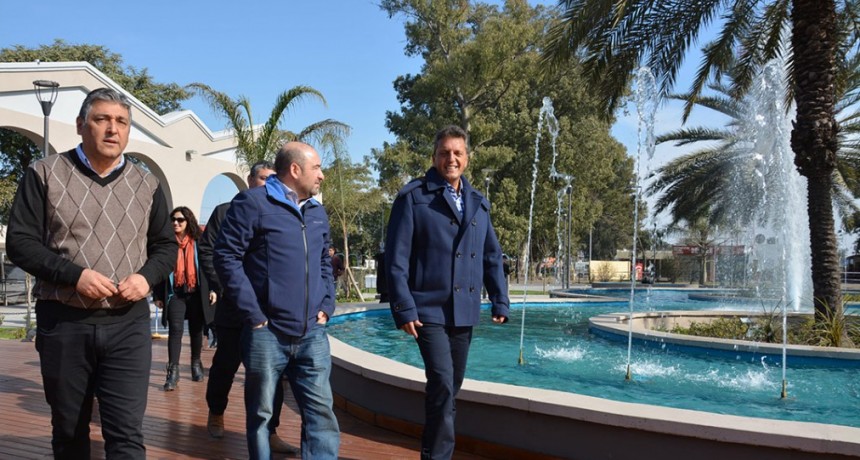 Mirolo y Massa recorrieron la renovada Plaza Mauricio Rojas previo a su inauguraci&oacute;n