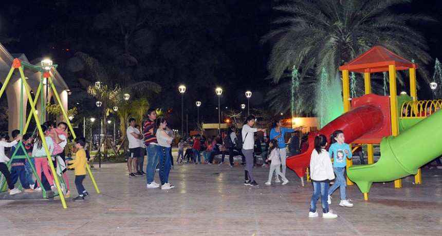 Miles de bande&ntilde;os ya disfrutan de la Plaza Mauricio Rojas