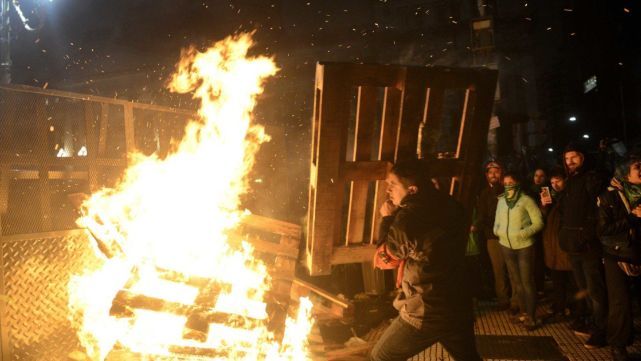 Incidentes en el sector verde: una joven herida y varios detenidos
