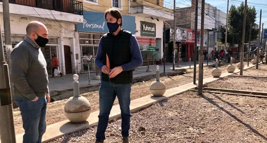 El intendente Mirolo destac&oacute; el avance de la obra de semipeatonalizaci&oacute;n de calle Alem
