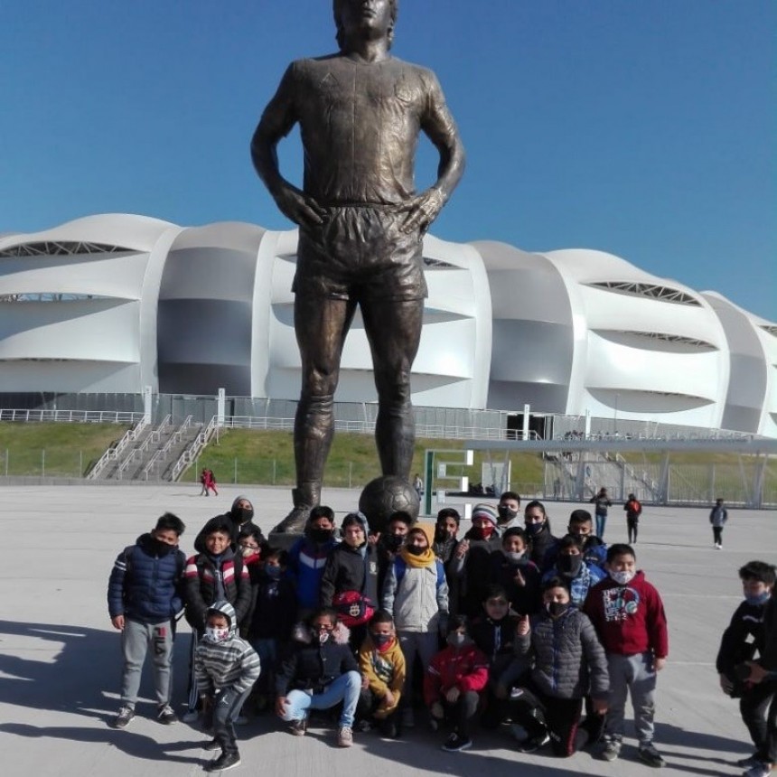 ORGANIZAN VISITAS PARA QUE NI&Ntilde;OS BANDE&Ntilde;OS CONOZCAN EL ESTADIO &Uacute;NICO