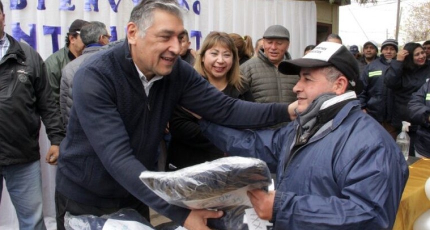 ENTREGAN 300 UNIFORMES A EMPLEADOS DEL OBRADOR SAN FERNANDO