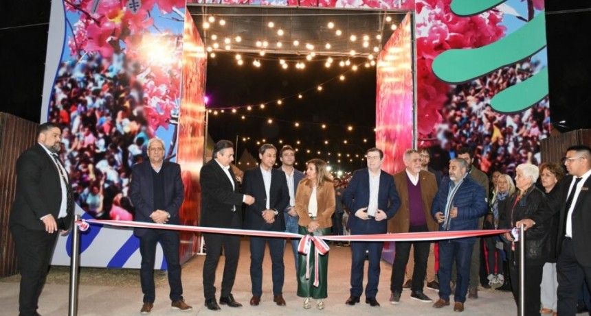 En un verdadero clima de fiesta el gobernador Zamora dejó habilitada la Feria Artesanal 2023