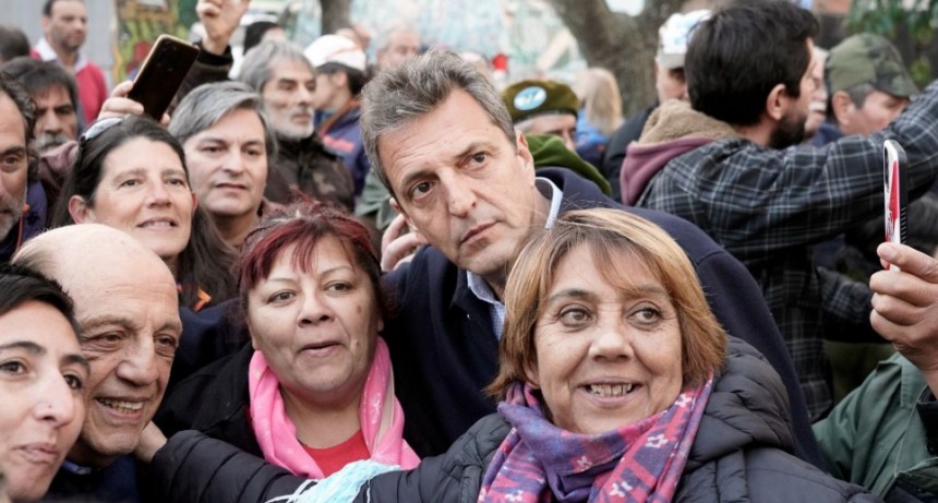 Defender la inversión en el cuidado de las infancias, el eje de Massa con familias en Berazategui