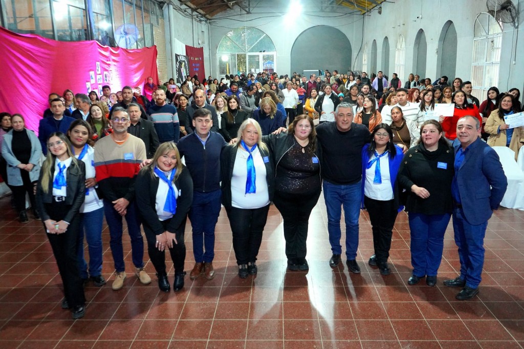 Nediani entregó 200 certificados a emprendedores de la ciudad de La Banda 