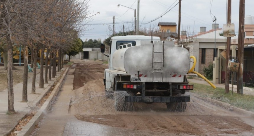 El municipio bandeño realizó un amplio operativo de riego en la ciudad