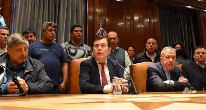 El gobernador Zamora anunció el pago de bonos extraordinarios para empleados provinciales
