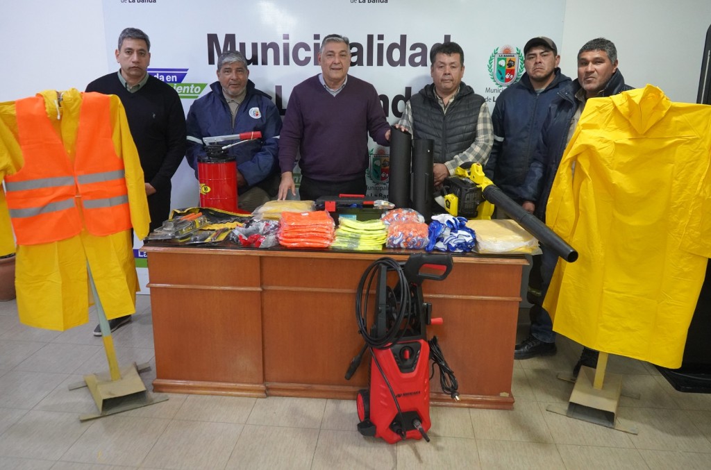 El municipio refuerza el servicio de limpieza con la entrega de herramientas para el mantenimiento de camiones recolectores  