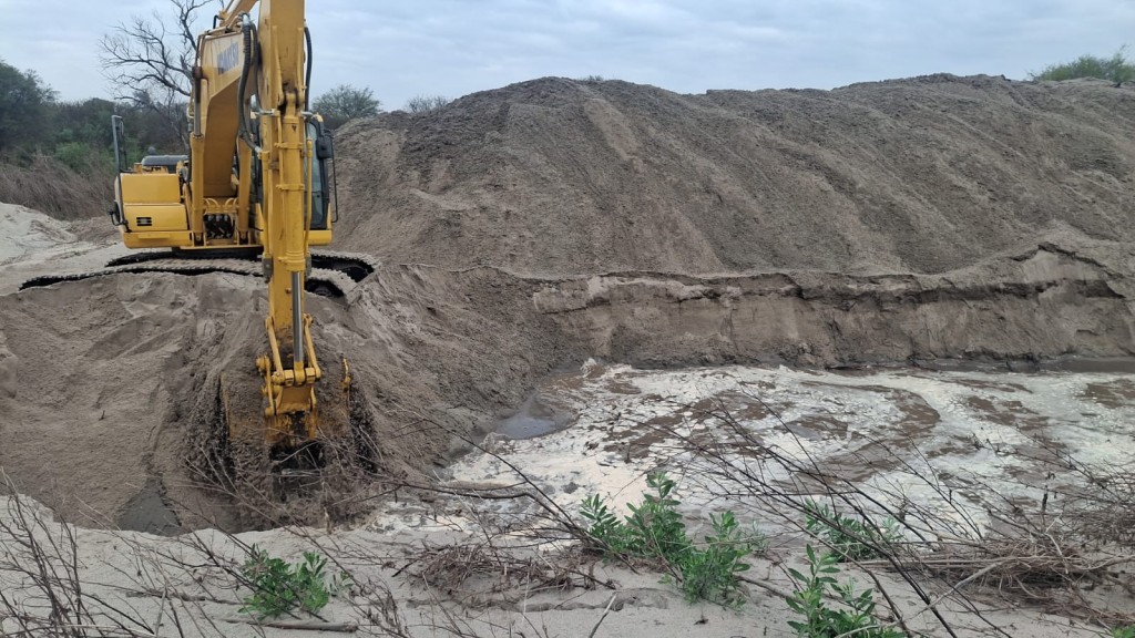 El Gobierno provincial avanza con trabajos preventivos en los r&iacute;os Dulce y Salado y en los Bajos Submeridionales