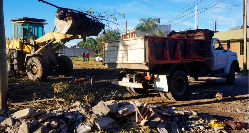 El municipio intensifica tareas de limpieza y erradicaci&oacute;n de mini basurales en distintos sectores de la ciudad
