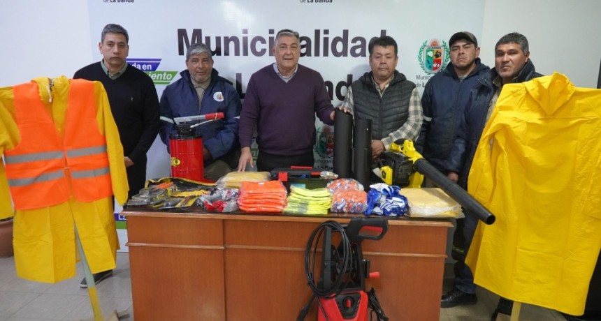 El municipio refuerza el servicio de limpieza con la entrega de herramientas para el mantenimiento de camiones recolectores  