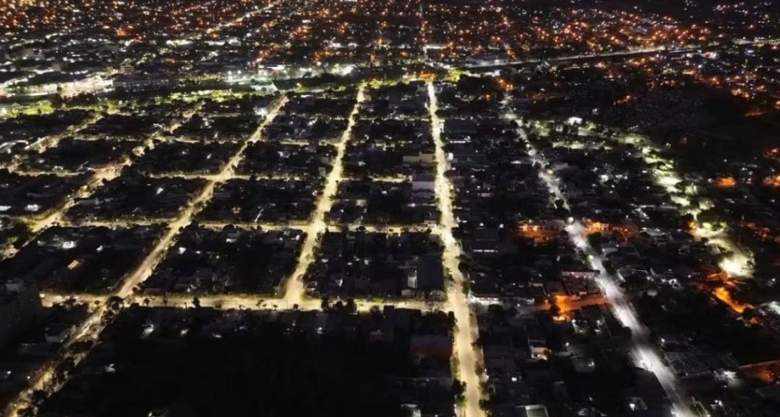 El intendente Roger El&iacute;as Nediani destac&oacute; las obras de alumbrado p&uacute;blico realizadas para modernizar e iluminar la ciudad