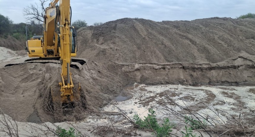 El Gobierno provincial avanza con trabajos preventivos en los r&iacute;os Dulce y Salado y en los Bajos Submeridionales
