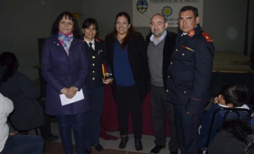 Municipio y Naci&oacute;n entregaron subsidios y becas a instituciones y estudiantes   