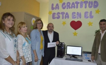 El intendente Mirolo entreg&oacute; computadoras e impresoras a los 21 jardines de infantes  