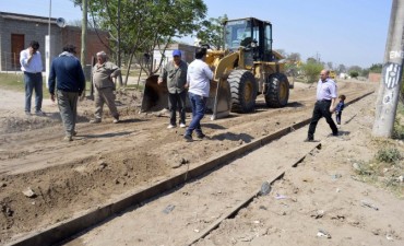 El intendente Pablo Mirolo supervis&oacute; obras en el barrio El Tuscal