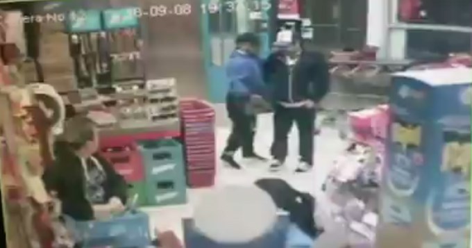 El video del momento en que matan al polic&iacute;a en el s&uacute;per chino