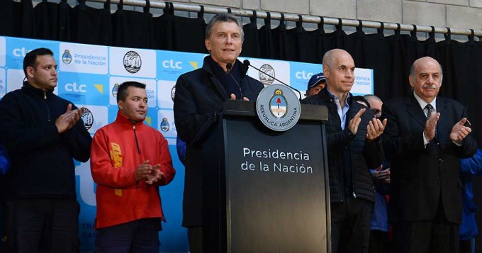 Macri minimiz&oacute; el cruce entre Prat Gay y Sturzenegger