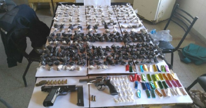 Narco se defend&iacute;a de allanamientos a "granadazos"