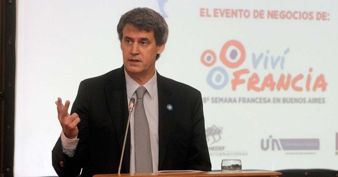 Prat Gay: "No estamos preocupados por el endeudamiento"