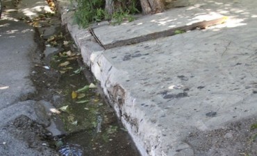 Multan a un comercio c&eacute;ntrico por arrojar desechos l&iacute;quidos hacia la calle