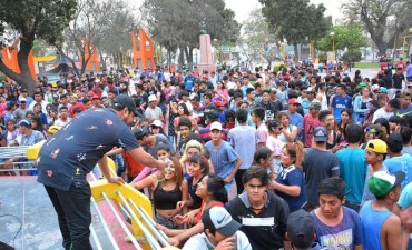 Cientos de estudiantes bande&ntilde;os celebraron su d&iacute;a en la Plaza Belgrano   