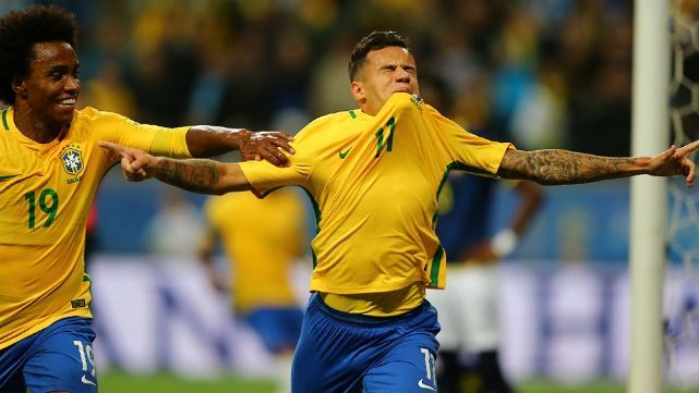 Brasil, a media m&aacute;quina, derrot&oacute; f&aacute;cil a Ecuador