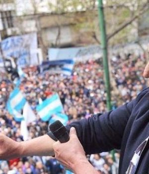 "Pata" Medina fue denunciado por extorsi&oacute;n y se atrincher&oacute;