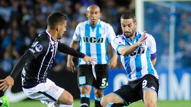 Racing se la banc&oacute; y est&aacute; en cuartos de la Sudamericana